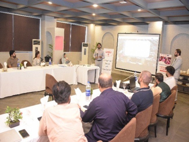 SPARC_PK's tweet photo. SPARC in collaboration with The Centre for Child Rights and Business conducted a Grievance Mechanism Training in Multan for garments and leather sector factories.

#SPARC #ChildRights #ResponsibleBusiness #HRDD #Sustainability #LabourRights #Pakistan https://t.co/MNe8zKrvIm
