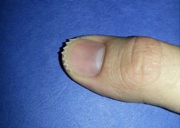 _brinxinx's tweet photo. My brother used to do this to his nails and use them to scratch people at school.😂 https://t.co/7yhvOteNRL