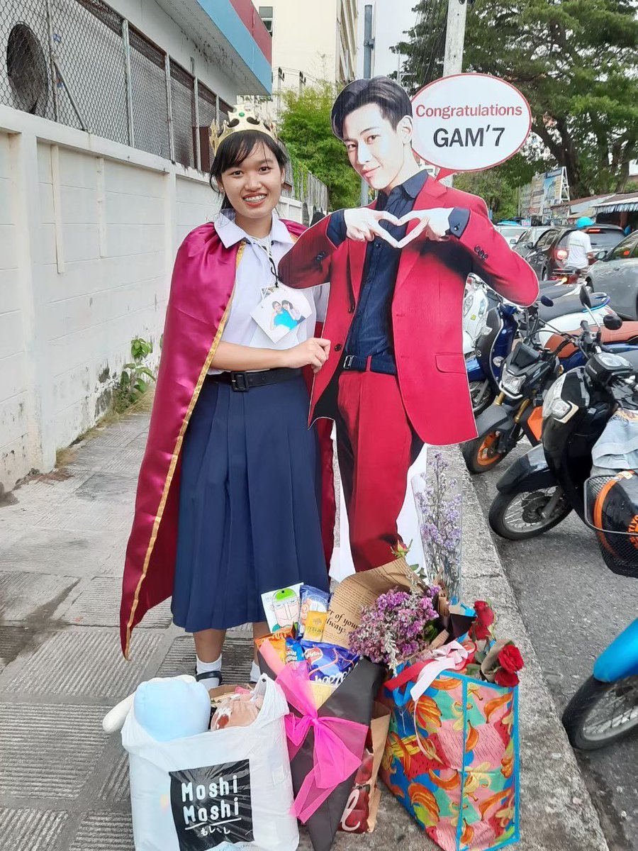 backtobam's tweet photo. เรียนจบแล้วน้า 🎓📚📖 @BamBam1A 
ขอบคุณที่เป็นกำลังใจมาให้กันตลอด 13 ปีนะ  ขอให้เติบโตไปด้วยกันเรื่อยๆ อยู่กันไปในทุกจังหวะชีวิตนะอ้วน รักที่สุด 🫶🏻💘🫠
(จะสอบใบประกอบแล้ว ขอกำลังใจหน่อยจิ) https://t.co/SbjQU8uPzx