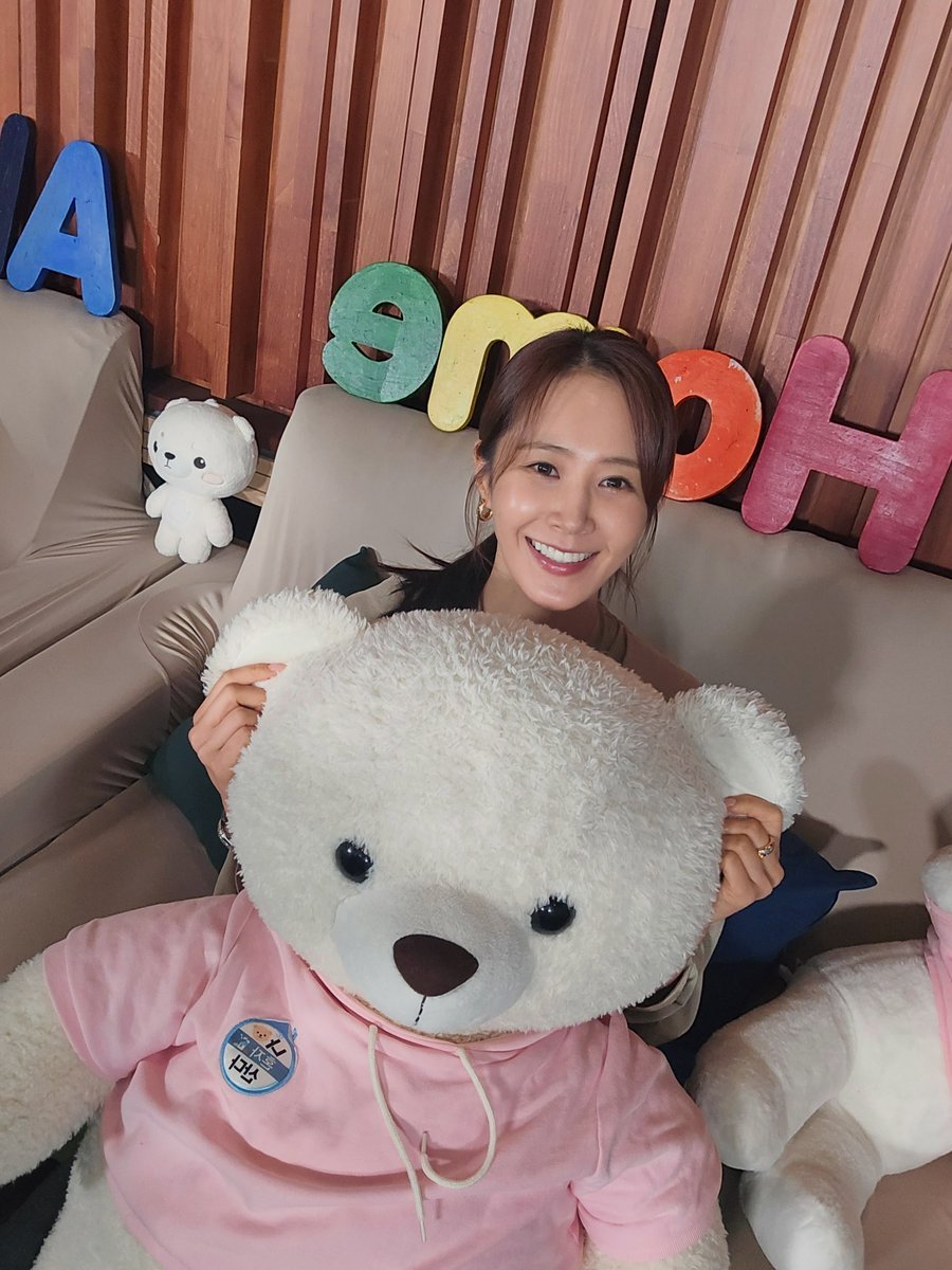stanSonyoshidae's tweet photo. Yuri's teddy bear energy is so strong! She's so soft 🥹🤏🏻 https://t.co/JUYqcAFmAi