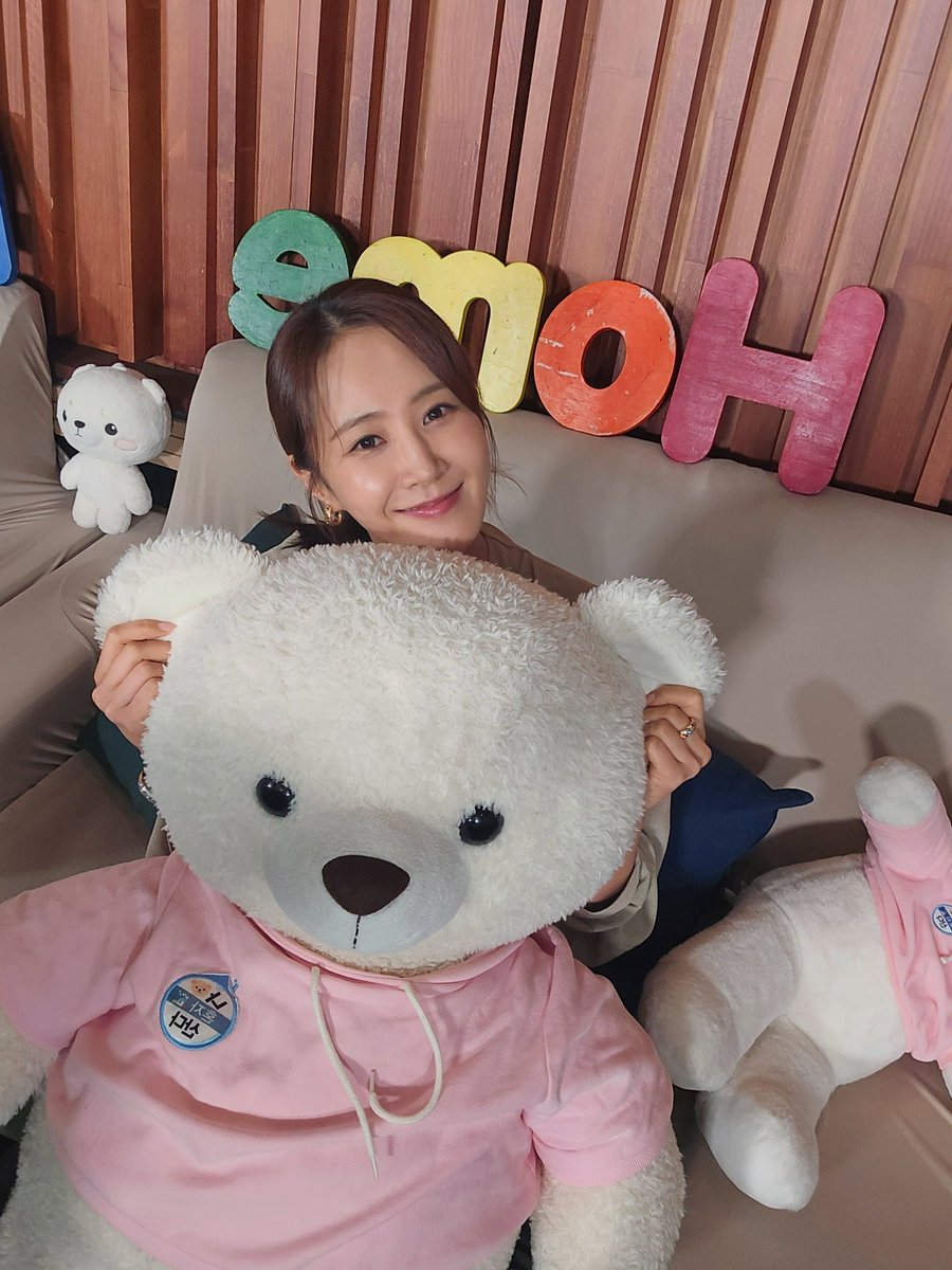 stanSonyoshidae's tweet photo. Yuri's teddy bear energy is so strong! She's so soft 🥹🤏🏻 https://t.co/JUYqcAFmAi