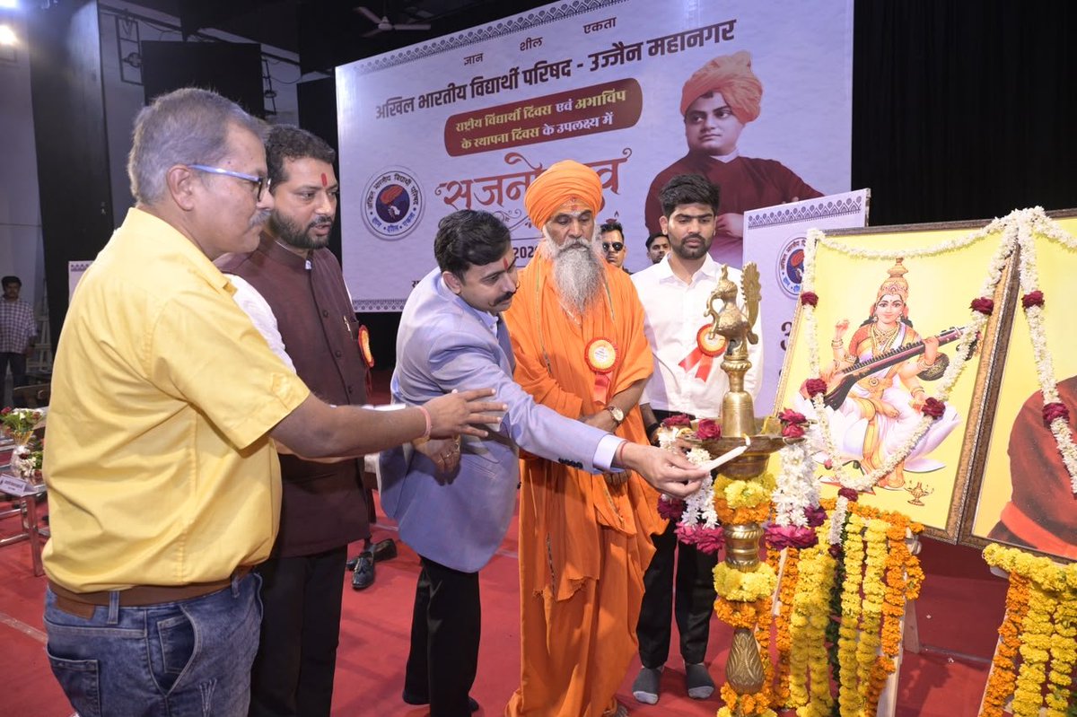abvpmalwa_mp's tweet photo. अभाविप मालवा प्रांत के उज्जैन महानगर द्वारा “राष्ट्रीय विद्यार्थी दिवस” के उपलक्ष्य मे भव्य "सृजनोत्सव" का आयोजन किया गया। https://t.co/QUnU4J65uj