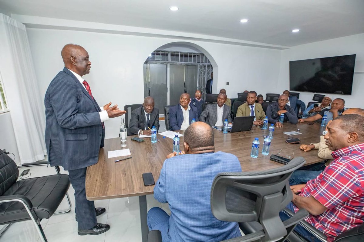 Tanariver004's tweet photo. Governor Maj. (Rtd.) Dr. Dhadho Godhana on Thursday led a high-level delegation in engagements with national leaders to advance the Coast region's interests, focusing on boundary issues, security, development, and land rights.
#PeopleFirst #LeadershipInAction https://t.co/nPYlrAB5vH