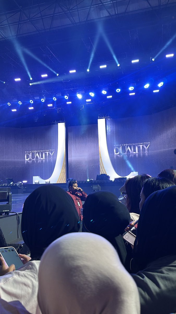 zeusbby_'s tweet photo. no zoom                     iPhone 14 pro 5x zoom

uhuyy alhamdulillah 3 baris setelah barricade thanks to my qn 🫰🏻 https://t.co/LmlQOZFaAH
