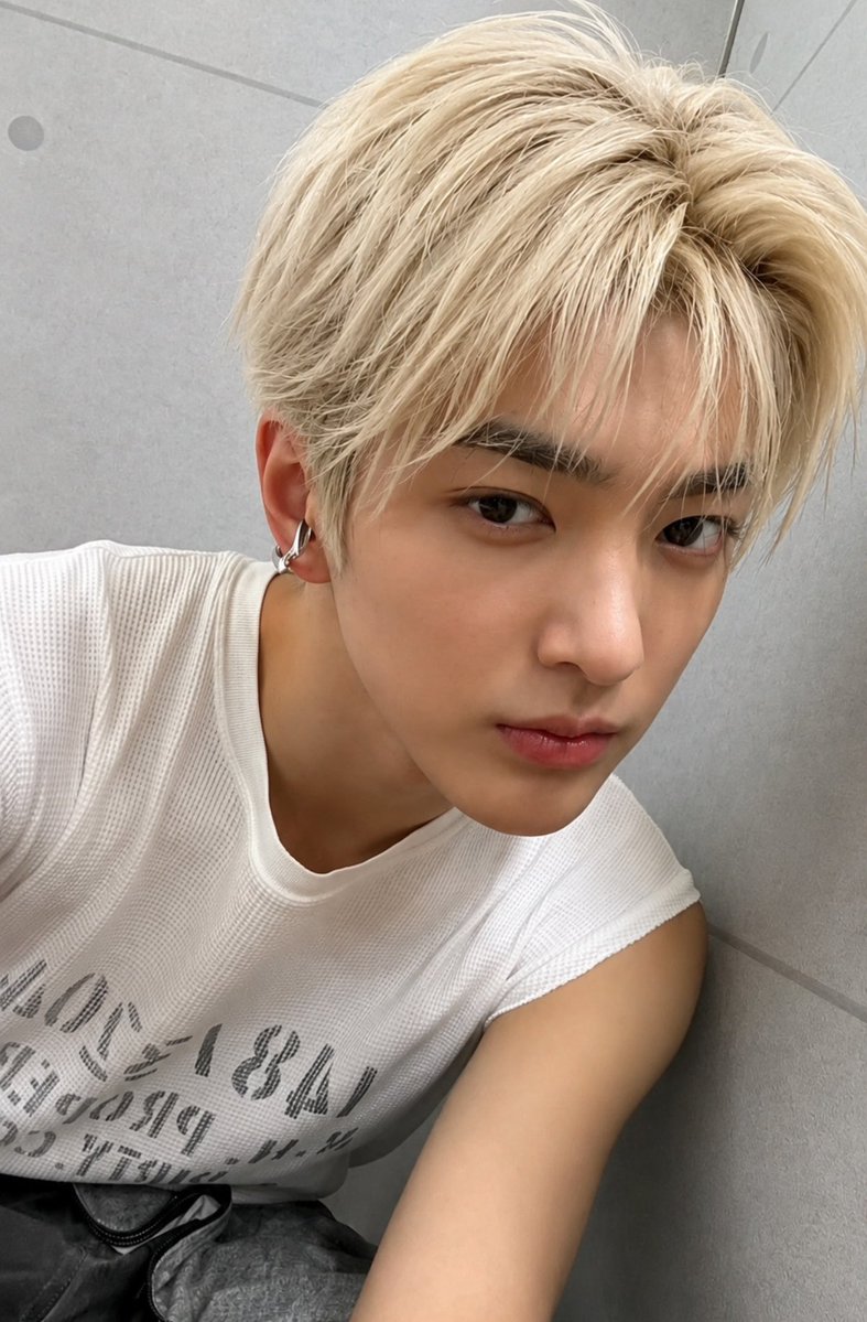 mmmeeeloong's tweet photo. 안건호가 금발 하는 순간
코어들 몇명이 쓰러질지 감도 안옴..(나포함)
힘들다.. https://t.co/5ZdzgQU6Ni
