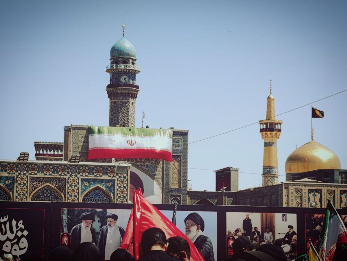 golizade2's tweet photo. وقتی هزاران نفر با یک قلب می‌تپند، تاریخ تغییر می‌کند. امروز ایران ثابت کرد که انقلاب هنوز نفس می‌کشد و رهبرش، همیشگی است.
#باید_برخاست #ای_ایران_بخوان https://t.co/xeeXFNJDCR