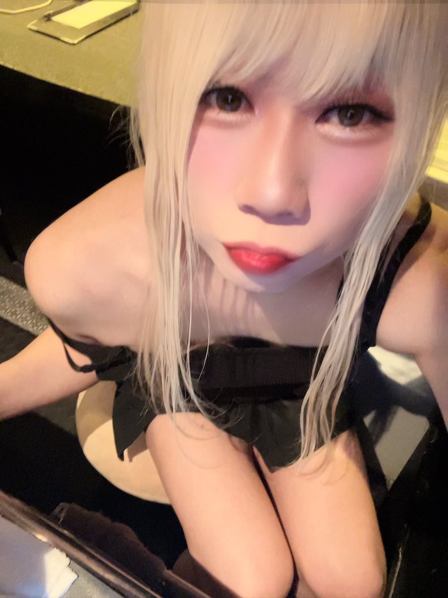 x2san's tweet photo. 7/10日（金）

❤️大阪の女装です♡男の娘ですけど仲良くしてね♪(＾ｰ^)美脚が自慢wミナミにおいで❤️

♡女装MIXBARゆきちゃん家♡

💛今日はたこ焼き無料🐙

🟥21時オープン〜朝まで🟥

🍻飲み放題&カラオケ付き
（TAX・チャージ無し）
お一人様
①最初の１時間→2,000円
②延長１時間ごと→1,500円

カラオケ🎤歌い放題

ゆきママ💕初見さ��歓迎

✨飲み放題&歌い放題🎤🎶🍻