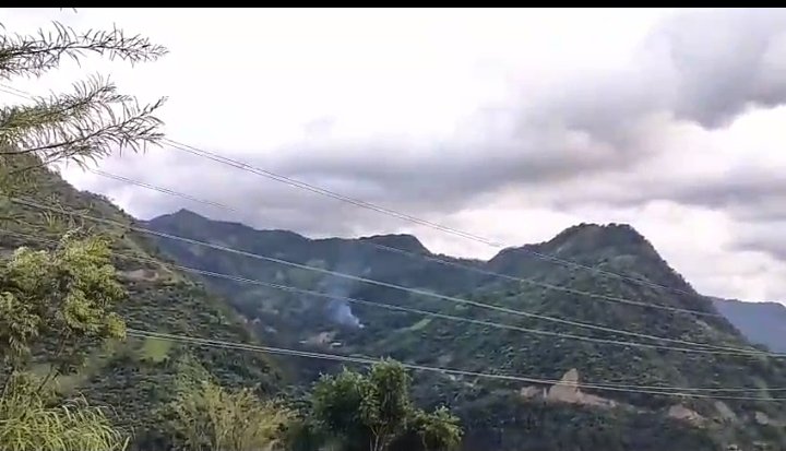 Malchapom1998's tweet photo. KCWC strongly condemned the dusk attack on Thingkhongjang village by NSCN-IM and ZUF-K militants. Two innocent residents were seriously wounded,others injured, including children, and numerous homes were burned.
Fury crowns demand remove CRPF.
@PMOIndia @HMOIndia @crpfindia https://t.co/GTKFsxi0Xa