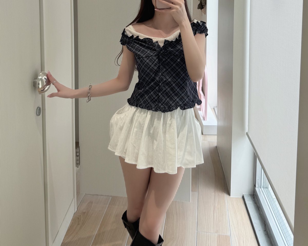 __chiaki_00's tweet photo. 露出多い服、レイヤードするとエロさ一気になくなります…… https://t.co/VE2fPCRA3K