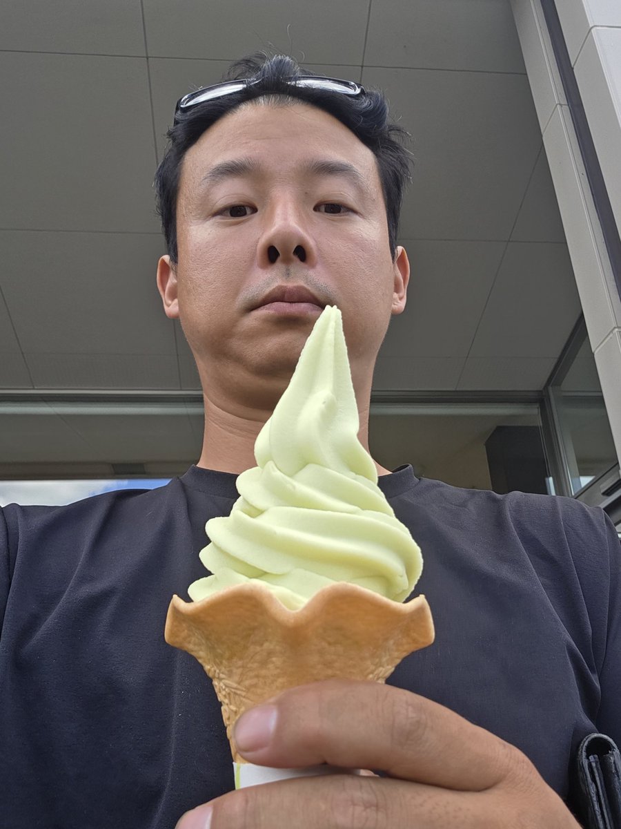 3084hemi's tweet photo. こんにちは！
ありがたい事に朝から発送、配達でやっと休憩入ります🍦🚬
今日はシャインマスカット🍦

本日もお米のお問い合わせ、ご注文お待ちしております🌾😊

#お米　#道の駅世羅　#アイス https://t.co/W8EV1eyZRP