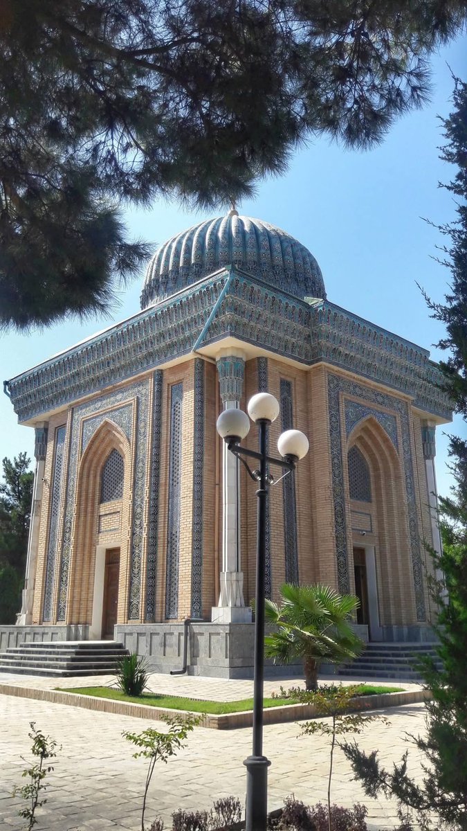 ahmetsirriarvas's tweet photo. Ehlisünnet’in itikat imamlarından
İmam Mansur Mâturidî hazretlerinin Özbekistan Semerkant’taki türbesi.
…
Rahmetle…
❤️🌷 https://t.co/I5jQBeaYA6