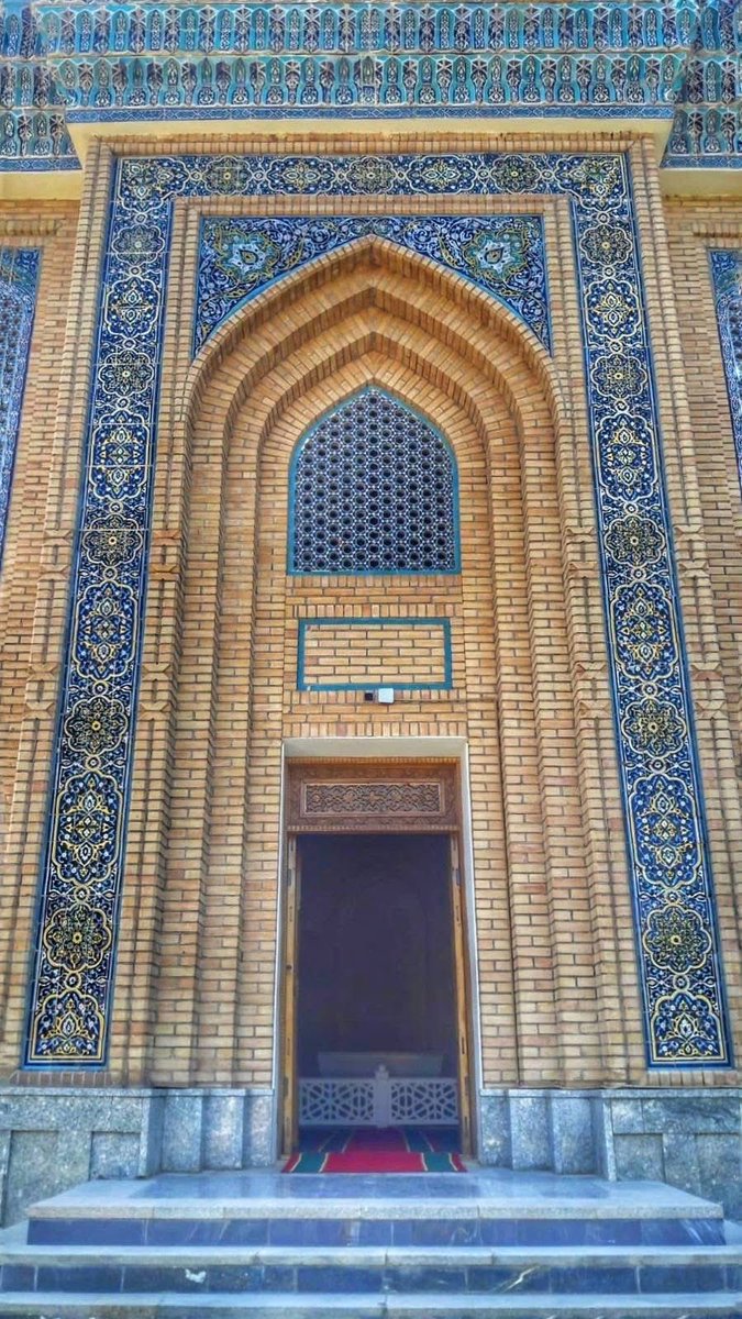 ahmetsirriarvas's tweet photo. Ehlisünnet’in itikat imamlarından
İmam Mansur Mâturidî hazretlerinin Özbekistan Semerkant’taki türbesi.
…
Rahmetle…
❤️🌷 https://t.co/I5jQBeaYA6