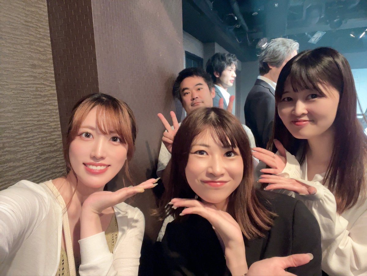 tsukimisyusai's tweet photo. うちの芝居に何回か出てくれてる、なしこの旗揚げ公演「カミヤさんは心臓が無い」
#カミない
見てきました
不思議な設定かと思いきやかなりリアルなイベント業界の内側が垣間みれるし
カミヤさんは心臓は無いけど心はある
そんなお話
偶然咲ちゃんも見に来てたので美人さんに囲まれました https://t.co/IBd9c0aJAH