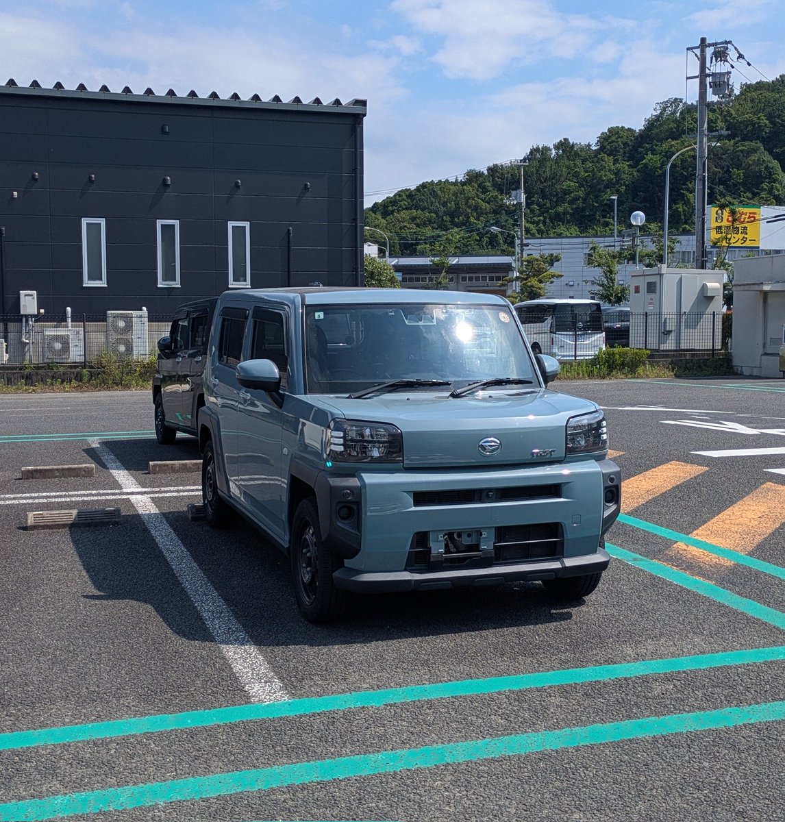 Tatsu20bot's tweet photo. ナンバーレス車両 https://t.co/6pPZMvI9yj