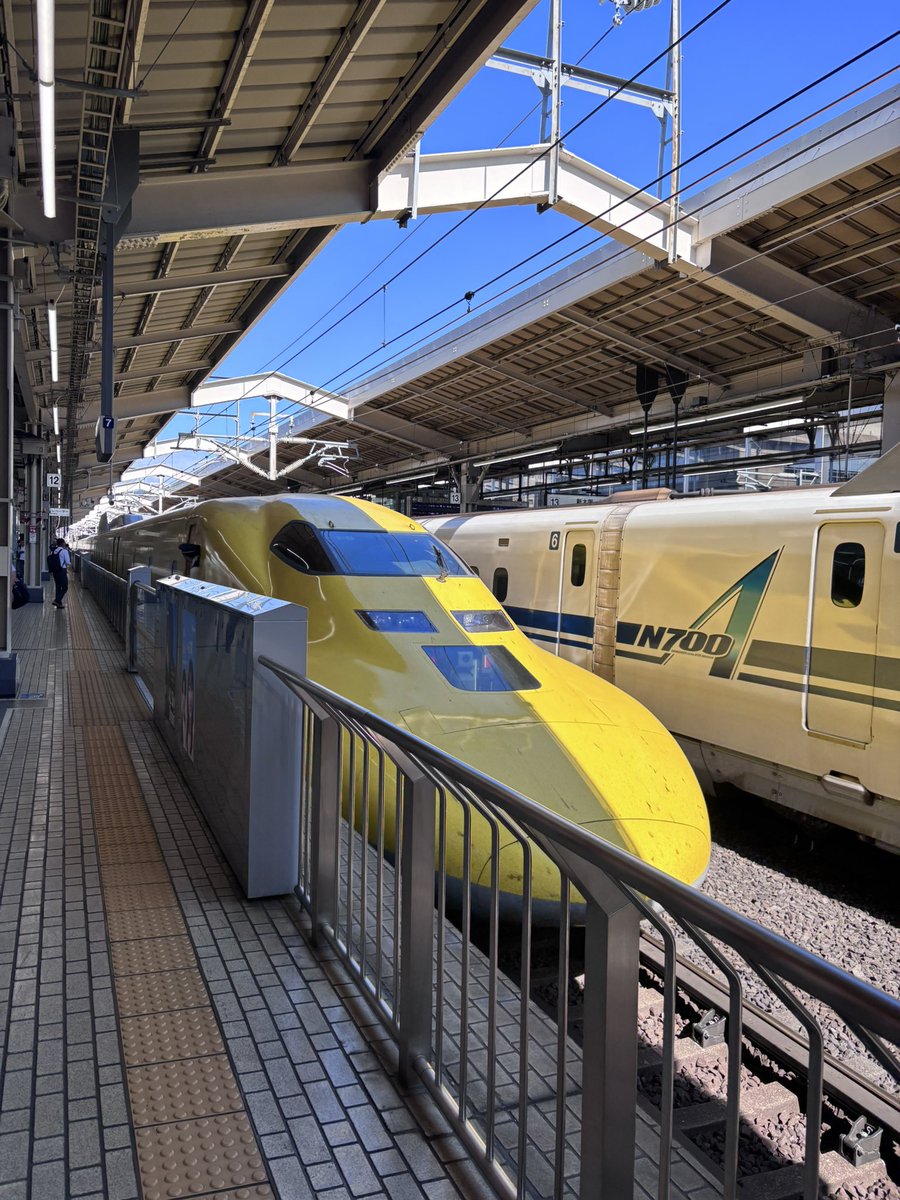Jun6_light's tweet photo. ドクターイエローに遭遇したのです。
幸せになれるかな。
#京都駅
#仕事 https://t.co/sNNErfFyrL