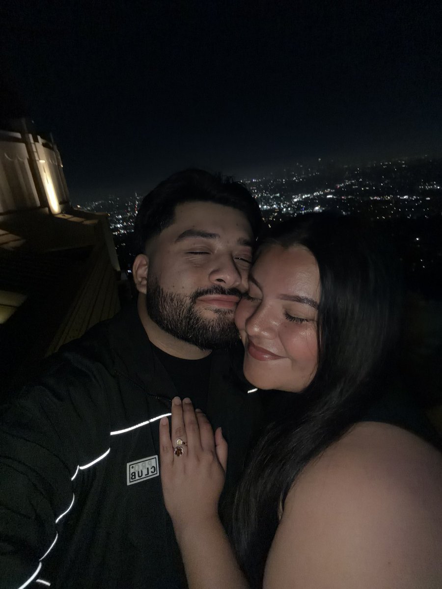 babygirlina_'s tweet photo. Took myself on a solo date to the Griffith Observatory back in November contemplating life, wondering what life would have in store for me, just to wind up back here with the man who makes me feel the most loved I ever felt. 💘 truly the happiest with you mi corazón 🫶🏽 https://t.co/Xz8DAEJGOq