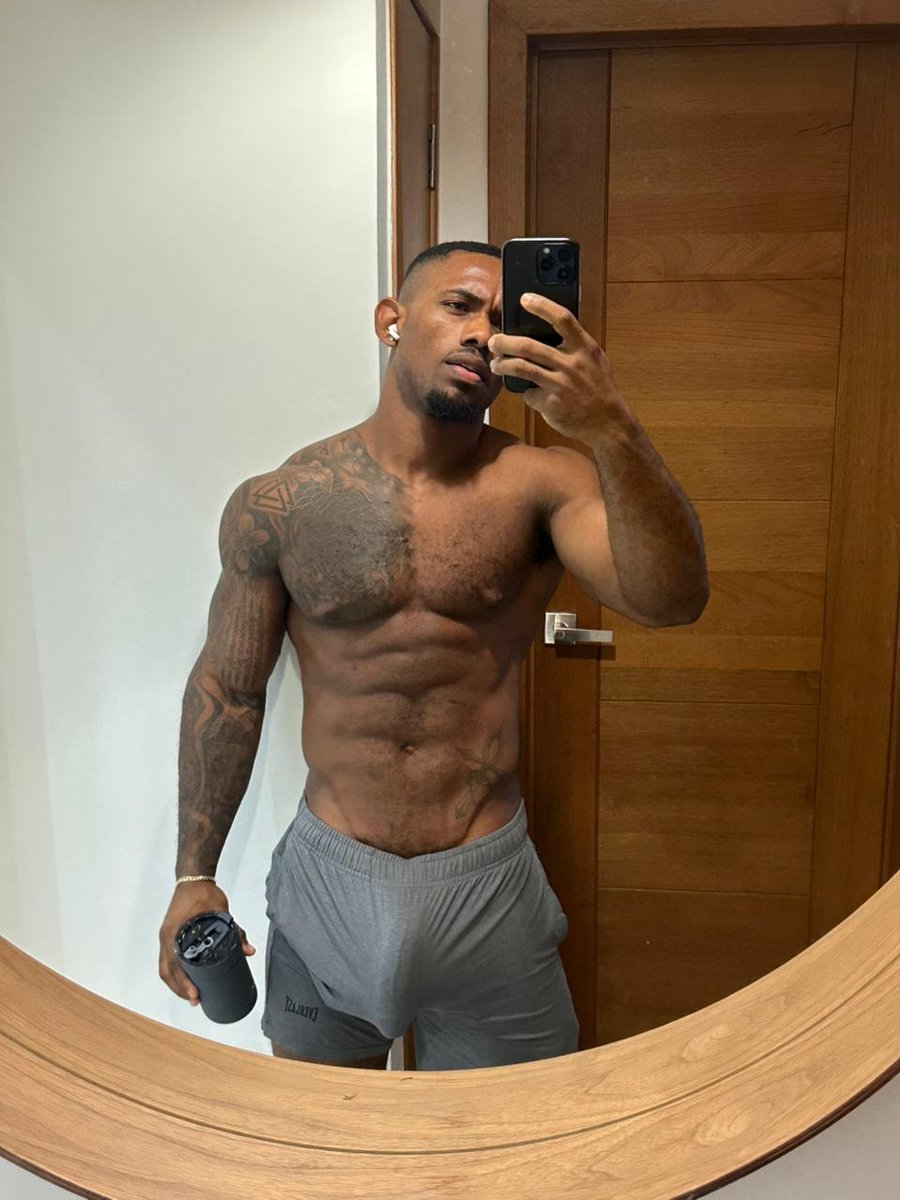 ilya_ilchenko's tweet photo. eyes up here, discreet daddies, can u handle what’s coming next? 😏🔥 https://t.co/NjN0YhopYI