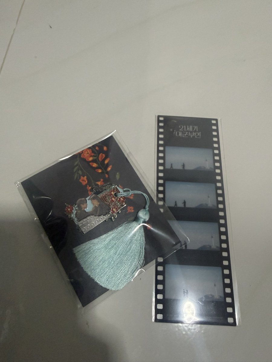 aom_wanni's tweet photo. ปล่อยMD Perfect Crown ดีลเกาหลี
1.พวงกุญแจเสื้อเบสบอล+ฟิล์ม 990
2.Brage+ฟิล์ม 1390 
ส่งให้ก่อน ได้เลขพัสดุแล้วค่อยโอนได้ค่ะ
นัดรับกทม bts/นัดรับหน้าคอนได้ค่ะ
#ของหายาก หมดแล้วหาไม่ได้แล้วนะคะ
 #ตลาดนัดอูเชทง #ตลาดนัดบยอนอูซอก 
#ตลาดนัดByeonWooseok 
#BYEONWOOSEOK_TOUR_in_BANGKOK https://t.co/bZ0mXynwIu