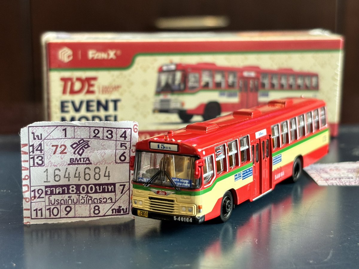 SRT_FUN's tweet photo. バンコクの伝説、日野AK176 BMTA
イベント会場限定、ダイキャスト。
台数は1000台以下。
1人2台の制限で長蛇の列。
これほど発売を楽しみに待った模型は久しぶりです。
納得のクオリティ。今にも黒煙を出して走りだしそう。
金型はあるとのことで番号違いで出るかも。 https://t.co/6xHr3ErVgc