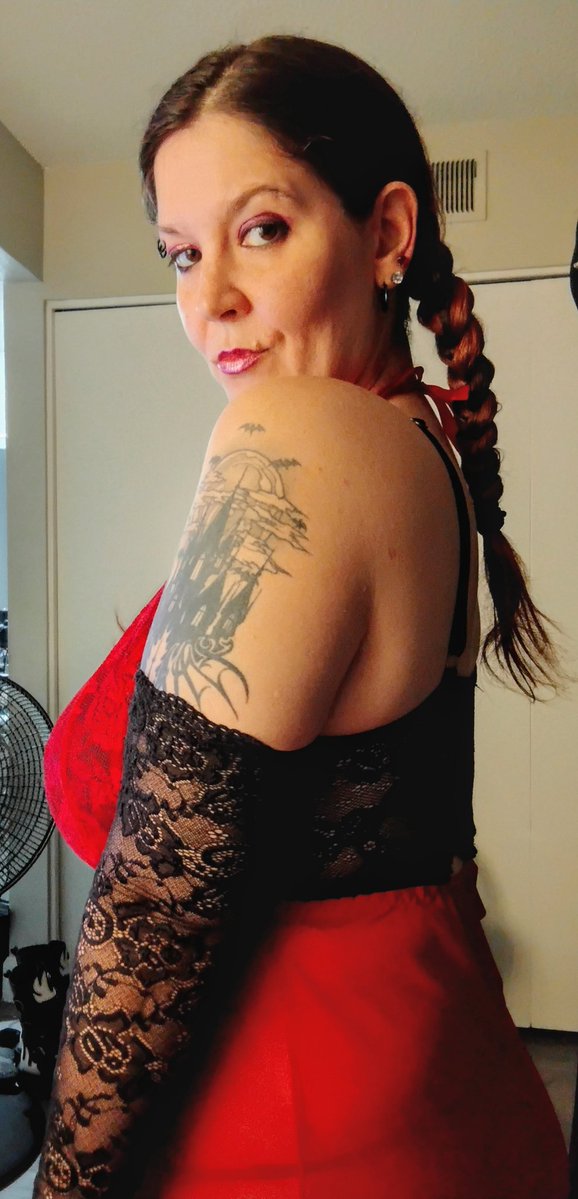 Violetdream69's tweet photo. Wearing My Favorite Colors 💋♥️ https://t.co/vO0k0RgOyg