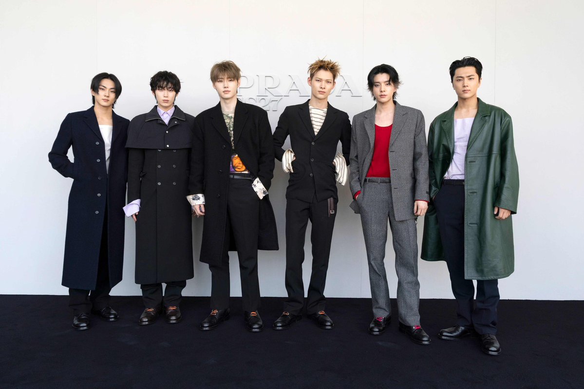 decemboyx_'s tweet photo. อันดับ 1 เป็นของบอยกรุ๊ปชื่อดังวง ENHYPEN ในฐานะ Prada Ambassador ซึ่งสร้าง MIV(Media Impact Value) สูงถึง 28.9 ล้านดอลลาร์สหรัฐ(ประมาณ 962 ล้านบาท) จากการเข้าร่วมชมแฟชั่นโชว์ Prada https://t.co/HBzUNC0qD4