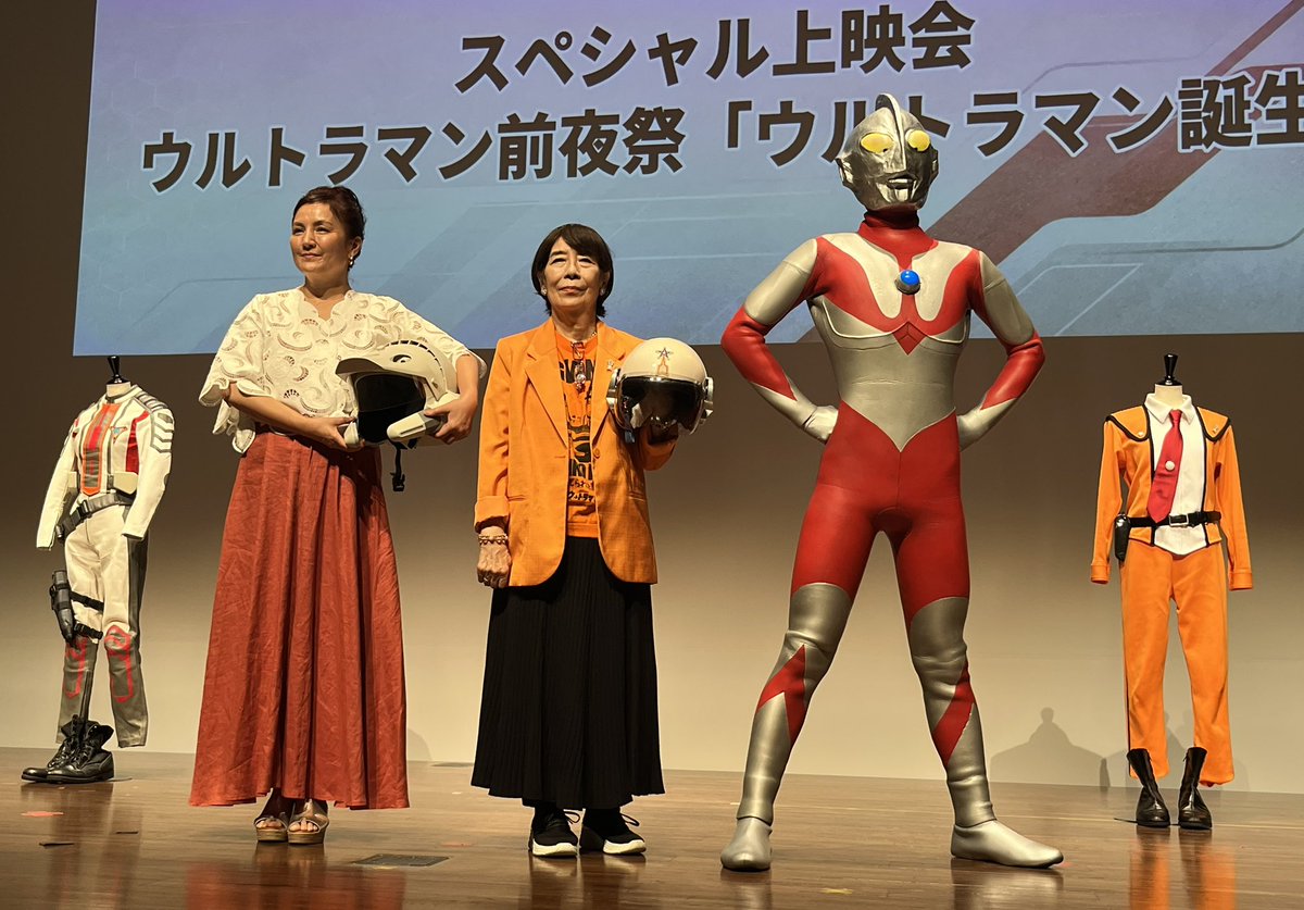 hanejidyna86's tweet photo. ウルトラマン前夜祭上映会。
前夜祭のドタバタに対しての桜井さんと吉本さんのナイスリアクションにひとしきり笑ったあと、サプライズで黒部進さんからのお手紙、そして近況を聞き色々と感情が追いつかず…
いま無性に8兄弟を観直したい。
貴重なお時間をありがとうございました…！
#ウルトラマンの日 https://t.co/WLtoNTi89s