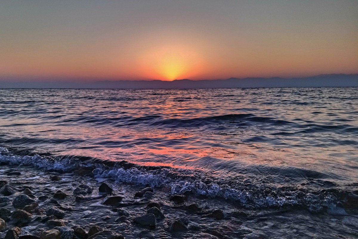 KaliSafwat's tweet photo. Red Sea Sunrise 
Maagana, Nuweiba (2018)

Proof that I can be a morning person... once every few years. 🌅
​#SeascapePhotography #GoldenHourLight #LandscapeLovers #VisualsOfEarth https://t.co/sxvdodIw0Z