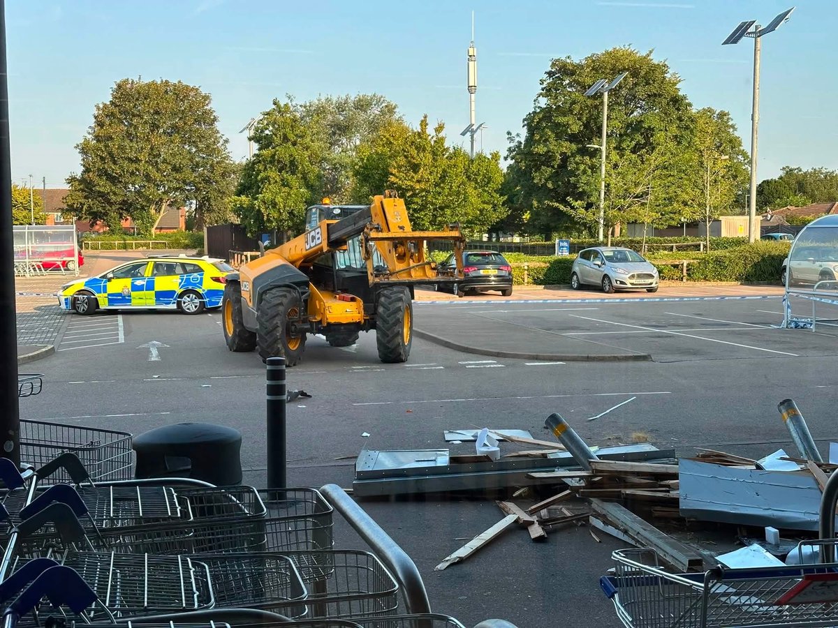 AbelKyle's tweet photo. More senseless crime in rural Lincolnshire as local supermarket has ATM ripped out by stolen farm equipment.

At least TWO crimes have been committed here!

Our rural communities deserve the same level of protection and policing as our bigger towns and cities! https://t.co/YFEvF2Uvix