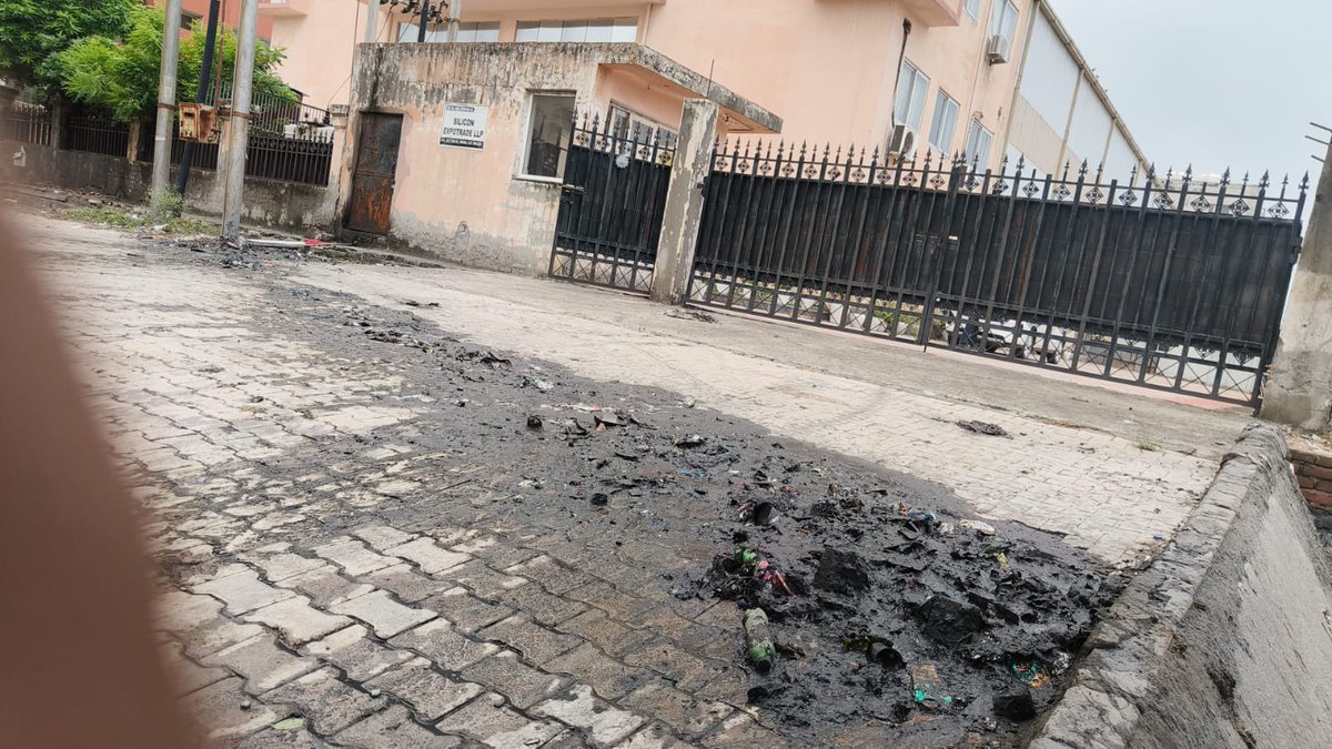 dheerajbhatia70's tweet photo. @noida_authority @CeoNoida very poor state of affairs in B block, sec 83 Noida. The team comes to clean the drains and throws the sludge on the entrance gate ( B-6, Sec 83). Filth all around. Expecting some foreign delegates and it’s shameful to welcome them in this scenario https://t.co/MAwXeKocic