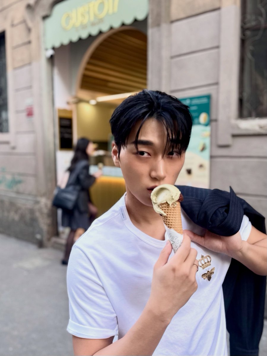allforsan710's tweet photo. Ojaerocks (Dolce &amp; Gabbana VIP &amp; Celeb Korea) Instagram with Choi San:
"Happy Bday!!!! @.choi3an 🍾⬆️❤️🌹
#.돌가산남자 #.돌가대새난 #.mfw2026 #dolcegabbana"
 
OUR LOVE FOR CHOISAN
#UltimateBiasChoiSan 
#천년동안_함께할_산이_생일축하해
#CHOISAN #산 https://t.co/px75ki4lwM