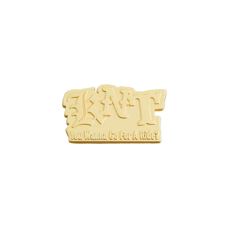 MAILIVIS's tweet photo. 【#山﨑賢人】
🌟ファンミーティンググッズ受注受付中🌟

＼KENTO Pins FAN MEETING 2026ver.／
カバンやキャップなどにさりげなく付けられる、ちょっとゴージャスなゴールド色のピンバッジです✨

＼KENTO Floating Pen／
ペンを傾けると山﨑がUFOにアブダクションされます🛸
表情も含めて、ぜひお楽しみください！

受付は7/15(水)23:59まで📣
https://t.co/MTp2cMIuld

#kentoyamazaki
#KENTOYAMAZAKIFANMEETING2026