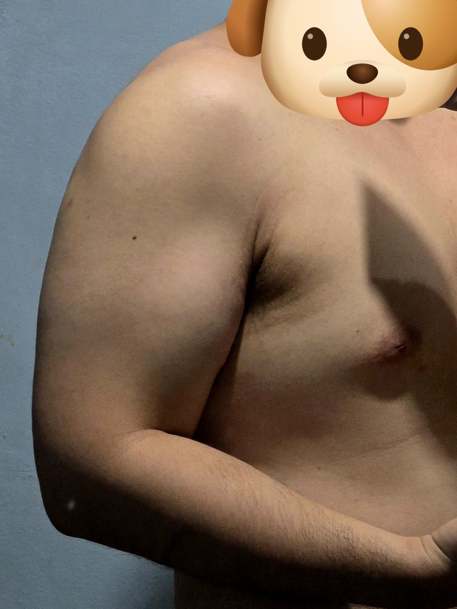 chefclark03's tweet photo. Medyo nakikita naman na yung cuts with the right flexing and lighting 😅😂 https://t.co/ISoPXzJY9Q