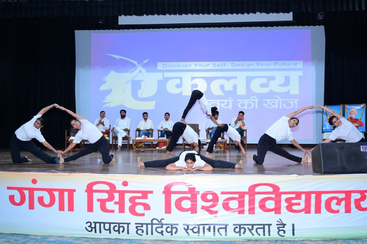 ABVPVoice's tweet photo. जिसमें MGSU कुलगुरु डॉ. मनोज दीक्षित, अभाविप के राष्ट्रीय मंत्री श्री आदित्य तकियार एवं बीकानेर वृत अधिकारी श्रीमती शालिनी बजाज की विशेष उपस्थिति रही।

#ABVP https://t.co/wmmzmfAZ10