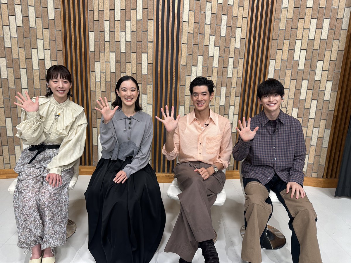 tshirts_tbs's tweet photo. 初回放送前電波ジャック
┈┈┈┈┈┈┈┈┈┈┈

#ゴゴスマ 出演後の
#蒼井優 さん
#中島歩 さん
#夏帆 さん
#高橋文哉 さん

￣￣￣￣￣￣￣￣￣￣￣￣￣￣￣
TBS 今夜10時スタート金曜ドラマ
『#Tシャツが乾くまで』 https://t.co/Rx00jKg7sM