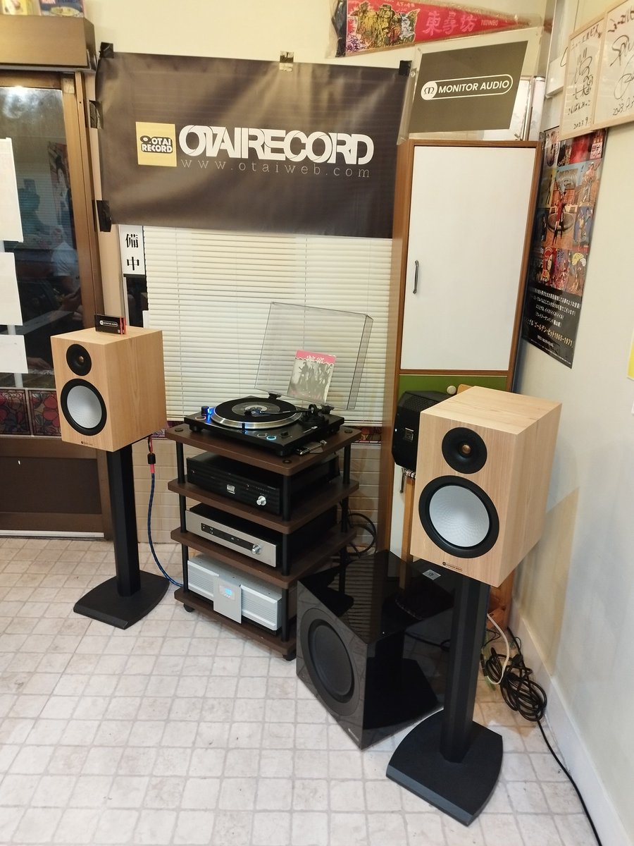newelvis2023's tweet photo. 昨日は来ていただいた皆様、OTAI RECORDようすけさん野村さん、素晴らしい機材を提供してくれたNASPEC安達さん、どうもありがとうございました！楽しんでいただけてよかったです！
ご好評につき年明け2027年1月21日に第二回を行う予定です！やったー！ https://t.co/RPTcU1HbSU