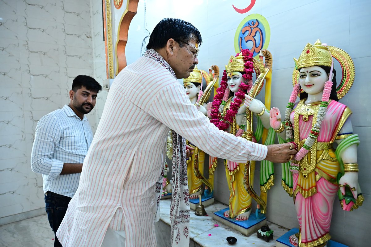 BirSharmaJaipur's tweet photo. आज जन्मदिवस के पावन अवसर पर अखिल भारतीय हरियाणा गौड़ ब्राह्मण महासभा छात्रावास परिसर में स्थित मंदिर में प्रभु श्रीराम और देवाधिदेव महादेव महाराज के दर्शन व पूजन करने का सौभाग्य प्राप्त हुआ। https://t.co/itf775gY24