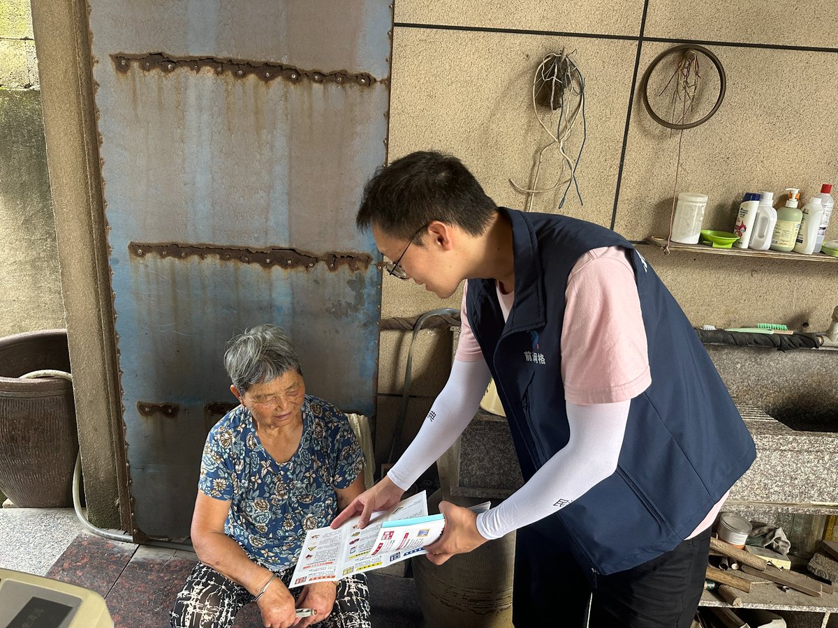 Sandyan47247653's tweet photo. 风雨不退，我们不退，守护群众平安践行人民至上初心。 https://t.co/S5JACOH5tq
