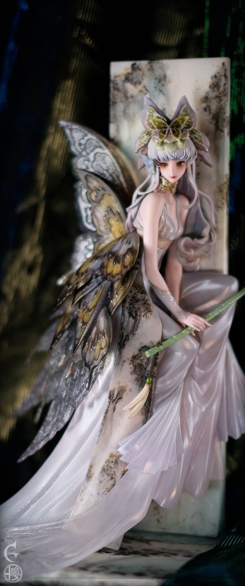 Ye_Zh_ang's tweet photo. 《月光》

原画：伊吹五月@washanapple
原型/渣摄：@Ye_Zh_ang
涂装：@Ruan_studio 

笼罩在月光下的小蝴蝶让人哈特软软。感谢伊吹五月老师的授权让我有机会做到这么漂亮原画❤️。感谢软哥的涂装！实物美到爆❤️！！

小蝴蝶实物将在WF2026S展出
展位名：Wonder Smith
展位号：【4-17-02】
欢迎大家来欣赏。
#WF2026S  #WF2026夏