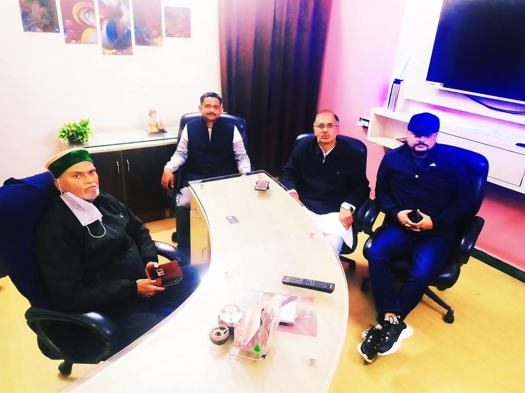 RamAicc's tweet photo. आजमगढ़ अपने विधानसभा क्षेत्र मुबारकपुर 346 ग्राम सरदारपुर बाबू निवासी श्री अरविन्द कुमार यादव जी व एलवल निवासी श्री चन्द्रजीत यादव जी एवं ग्राम शाहगढ़ निवासी श्री धीरज चौहान जी को जन्मदिन की बहुत बहुत बधाई व शुभकामनायें। 
भगवान आप सभी को स्वस्थ व दीर्घायु रखें।। 🎉🎈 https://t.co/UgodbA3FFH