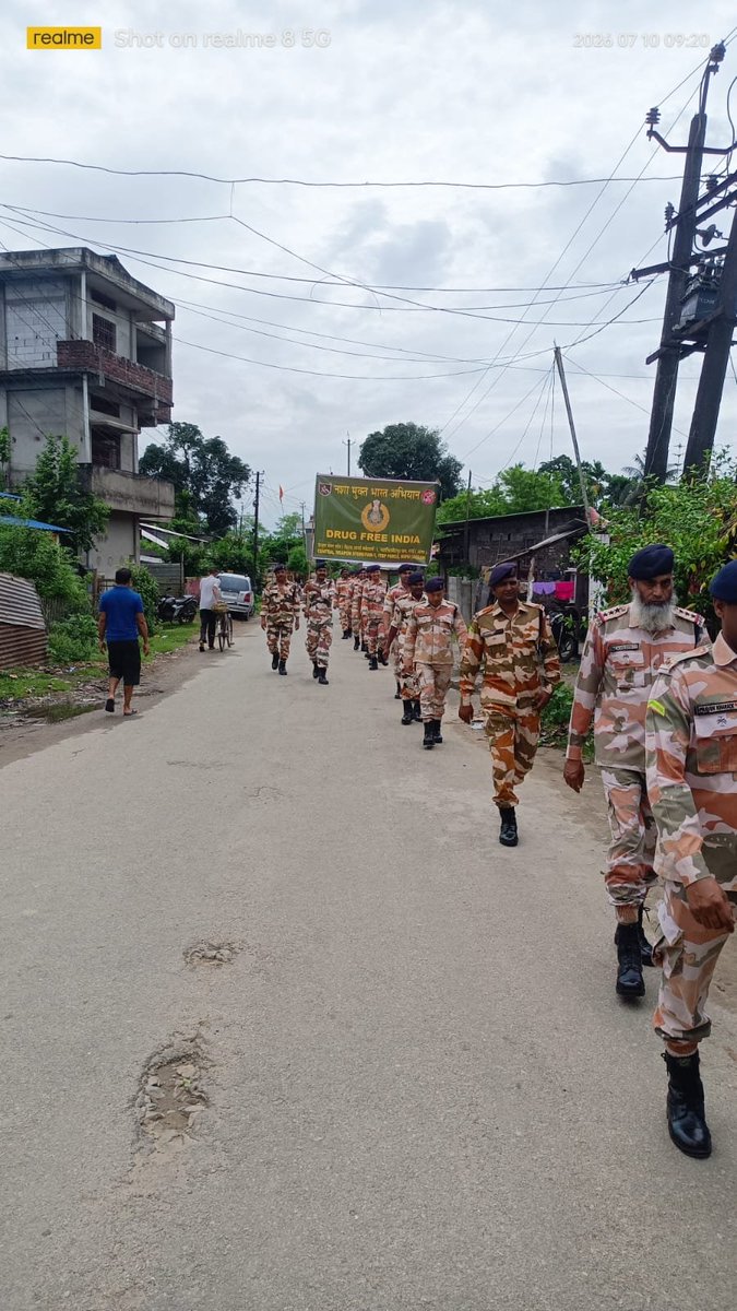ITBP_official's tweet photo. सेन्ट्रल वेपन स्टोर/FAW-1, #ITBP, रूपई द्वारा "नशा मुक्त भारत" अभियान के अंतर्गत जागरूकता रैली आयोजित की गई।

#Himveers ने स्थानीय नागरिकों को नशे के दुष्प्रभावों के प्रति जागरूक करते हुए नशामुक्त, स्वस्थ एवं सशक्त भारत का संदेश दिया। 🇮🇳 #NashaMuktBharat https://t.co/wfieVepUVv
