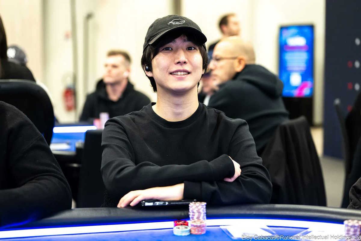 PokerMedia_L3's tweet photo. 【WSOP速報】MAIN EVENT DAY4終了
日本勢チップリーダーはまっつんさん！世界11位！🔥
ナーツ中井さん、世界のヨコサワさんも通過！🔥

9,208人参加→残り533人、参加費約160万円
賞金520万円以上確定、優勝賞金16億円💰️
『$10,000 MAIN EVENT NLH World Championship』DAY4

日本勢18人がDAY5進出！✨️

日本勢チップリーダー
1位 まっつんさん(@mtkt11600) 3M/120BB

2位 Kei Sugitaさん 1.8M/70BB

競馬界の超新星、期待値の鬼
3位 ナーツゴンニャー中井さん(@nekuromanshii) 1.7M/67BB

3位 Yaichi Fukaoさん(@yaichi___0720) 1.7M/67BB

5位 Masato Hattoriさん 1.5M/61BB

世界を旅するプロポーカーYoutuber
5位 世界のヨコサワさん(@MasatoYokosawa) 1.5M/61BB

WSOP2024 MAIN 21st 歴代日本人最高位
7位 長見 恭輔さん(@KiyoPoker22) 1.4M/57BB

国内外のトーナメントで圧倒的な強さを誇る「鉄強」
8位 れいちゃそさん(@Reichaso_Poker) 1.3M/53BB

世界のハイローラーで戦い続ける
9位 Yosuke Mikiさん(@threetree_pkr) 1.3M/50BB

10位 Akihiro Konishiさん 1.1M/42BB

11位 Go Katoさん 1M/41BB

道産子ポーカープレイヤー
12位 おはりゅーさん(@oharyupoker) 1M/40BB

13位 Masatoshi Akasakaさん 730K/29BB

WSOPショートデック ブレスレットホルダー
14位 しょーたさん(@poyoonboyoon) 700K/28BB

VERTEX TOKYO
15位 MrTaishoさん(@taisho_nine) 630K/25BB

16位 Ruki Nakanishiさん 570K/22BB

17位 Ichiro Izutsuさん 400K/16BB

福山9High
18位 Tasuku Maruoさん(@9highTasuku) 240K/9BB

世界最大の舞台で、日本勢18人がさらに上を目指します！

#WSOP #ポーカー
