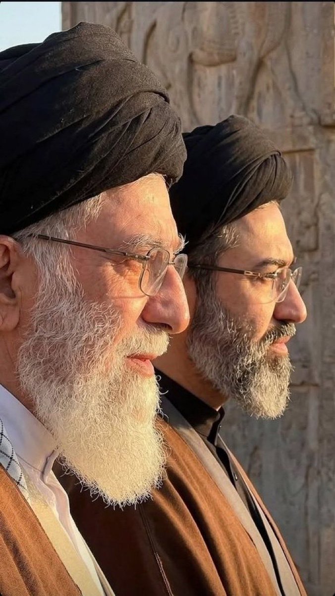 kosar_nabavi's tweet photo. ای خیل صاحب‌منصبان از ملک ری رفتم
مال شما این خاک و این گندم خداحافظ
قدرم ندانستید اما مجتبایم را
لطفا مرنجانید ای مردم خداحافظ...
#قائد_امت
#بايد_برخاست https://t.co/jRGYAvsiYn