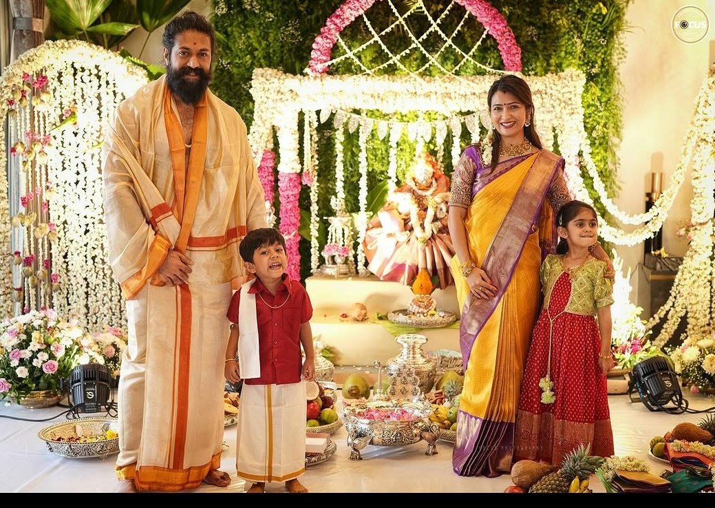 olata222's tweet photo. I will enter theatre for our 1 &amp; only cult Hindu🕉️ Nationalist 🇮🇳 @TheNameIsYash  sir's movie #ToxicOn26Aug  🙏🙏🙏 https://t.co/MNXeaRiFaA