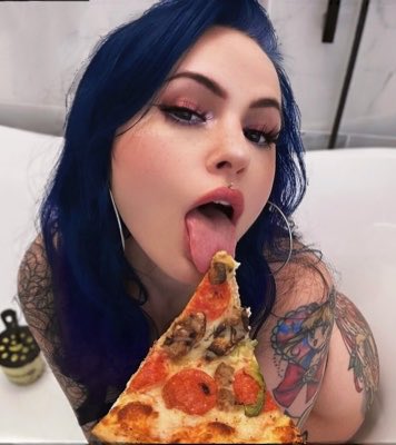 itsw33dhead's tweet photo. 🍕 #newpfp https://t.co/pBxVt9zeRz