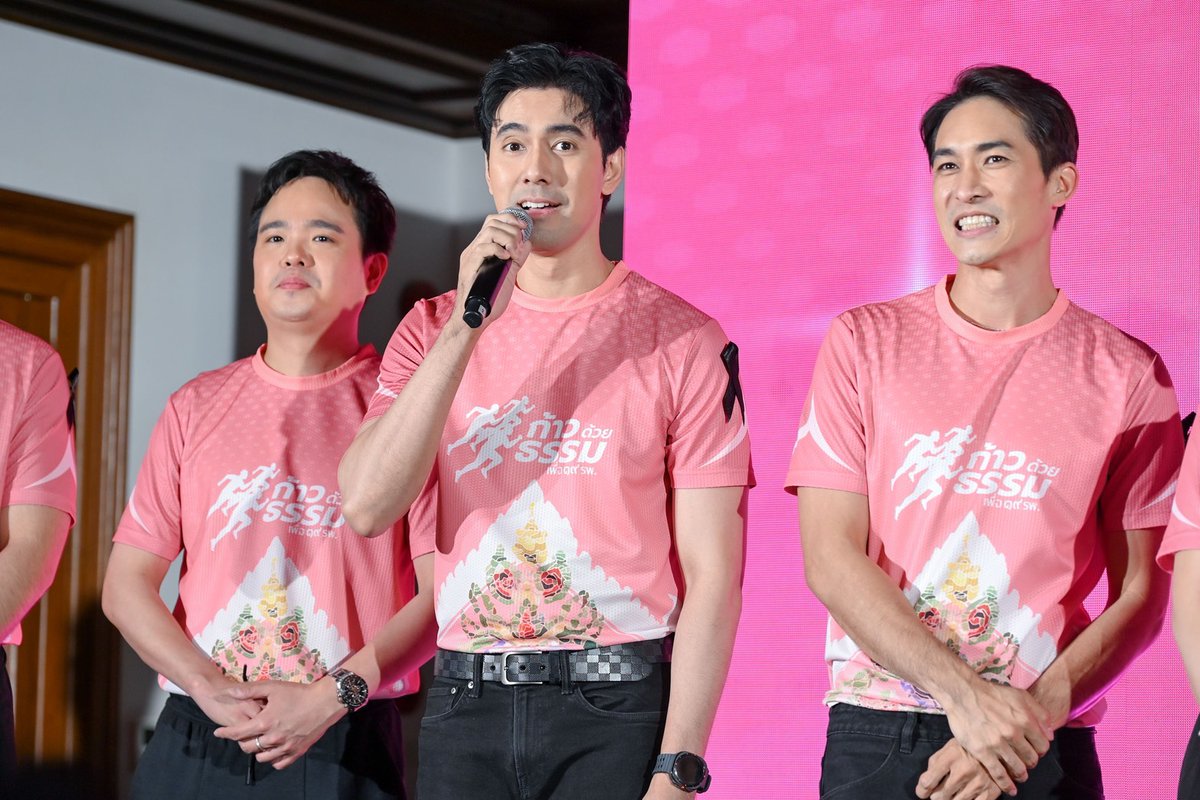 ANiceEnt's tweet photo. คนบันเทิงร่วมกุศล “ก้าวด้วยธรรม” ครั้งที่ 10 เพื่อ 19 โรงพยาบาล โดยมูลนิธิสมเด็จพระญาณสังวร สมเด็จพระสังฆราช ฯ เพื่อช่วยเหลือผู้ป่วยที่ขาดแคลน ห่างไกล การให้จึงไม่สิ้นสุด

#ก้าวด้วยธรรมครั้งที่๑๐
#ก้าวด้วยธรรม
 
กรุงเทพฯ:  มูลนิธิสมเด็จพระญาณสังวร สมเด็จพระสังฆราช วัดบวรนิเวศวิหาร ในพระบรมราชูปถัมภ์ได้สืบสานพระปณิธานด้วยการด้วยการสร้างสรรค์ กิจกรรมเดิน - วิ่งการกุศล “ก้าวด้วยธรรม” เพื่อเปิดโอกาสให้ประชาชนผู้มีจิตอาสาได้ร่วมเป็นส่วนหนึ่งในการร่วมบริจาคสมทบทุน   ปีนี้ “ก้าวด้วยธรรม” จัดขึ้นเป็นครั้งที่  10 เพื่อจัดหาเครื่องมือแพทย์และมอบเงินบริจาคให้กับโรงพยาบาล 19แห่ง นำไปใช้เพื่อประโยชน์ทางการแพทย์การรักษากรณีเร่งด่วน อันเป็นการเอื้อประโยชน์โดยตรงต่อประชาชนในพื้นที่ห่างไกลและคนไข้ที่ขาดแคลน รอคอยการเยียวยารักษา   

โดยงานจัดขึ้นในวันพฤหัสบดีที่ 9 กรกฎาคม 2569 ณ อาคาร 100 ปี วัดบวรนิเวศวิหาร      

ภายในงานได้รับเกียรติจาก ศาสตราจารย์พิเศษ จรัญ ภักดีธนากุล ประธานกรรมการกองทุนเพื่อผู้ป่วยและโรงพยาบาลมูลนิธิสมเด็จพระญาณสังวร   สมเด็จพระสังฆราช วัดบวรนิเวศวิหาร ในพระบรมราชูปถัมภ์, ดร.สุนันทา ลีเลิศพันธ์ ประธานกรรมการจัดกิจกรรม  บริษัท ดอกบัวคู่ จำกัด ร่วมด้วยคณะกรรมการผู้จัดงาน ผู้สนับสนุน ตัวแทนโรงพยาบาล  พร้อมทัพพลังบุญคนบันเทิง  เชอรี่ เข็มอัปสร, อแมนด้า ออบดัม, แพนเค้ก เขมนิจ, ทอย ปฐมพงศ์, บิว จักรพันธ์, แม้ก กรธัสส์, เอส กันตพงศ์,  หมอก้อง สรวิชญ์, อัพ ภูมิพัฒน์, แชป วรากร, บิว ณัฐพล, ก้อง ปิยะ, บูม สุภาพร, ป้าแจ๋ว ยุทธนา, จีน่า อภัสสรา, ฮัท เดอะสตาร์, ปู ปริศนา, ท็อป ดารณีนุชฯ จิตอาสาร่วมเปิดตัวเสื้อวิ่ง  “ก้าวด้วยธรรม”  ชมการขับร้องเพลงจาก ปาน ธนพร  โดยมี ได๋ ไดอาน่า รับหน้าที่พิธีกร      
        
กิจกรรม “ก้าวด้วยธรรม” ครั้งที่ 10 เปิดรับสมัครเดิน - วิ่ง ในระยะ 5 กิโลเมตร และ 10.5กิโลเมตร นักวิ่งจะได้วิ่งผ่านสถานที่สำคัญในเกาะรัตนโกสินทร์ที่มีความงดงามและมีคุณค่าทางประวัติศาสตร์ นอกจากวิ่งเพื่อสุขภาพแล้ว   ขอเชิญชวนนักวิ่งมาถ่ายภาพกับมุมพระปรางค์ 8 องค์ ของวัดพระศรีรัตนศาสดาราม ที่เป็นภาพชนะรางวัลอันดับ 1 จากเวทีประกวดภาพถ่ายระดับโลกที่ผ่านมา กิจกรรมครั้งนี้ มีการปล่อยตัวและเข้าเส้นชัย ณ ลานคนเมือง กรุงเทพมหานคร  และที่พิเศษสุดๆ เสื้อวิ่ง “ก้าวด้วยธรรม” ครั้งที่ 10 มาพร้อมลวดลายสวยงาม ทันสมัย น้ำหนักเบา ยืดหยุ่น รองรับกับสรีระนักวิ่งเป็นอย่างดี           

โดยกำหนดการวิ่งจัดขึ้นในวันที่ 17 มกราคม 2570ตั้งแต่เวลา 05.00 น. ณ  ลานคนเมือง กรุงเทพมหานคร   
         
ขอเชิญผู้มีจิตศรัทธา ร่วมสร้างพลังกุศลอันยิ่งใหญ่ เพราะยังมีผู้ป่วยอีกมากมาย การให้จึงไม่สิ้นสุด ผู้ที่สนใจสามารถสมัครได้ตามลิ้งที่แนบนี้  https://t.co/sCwR9E7FgO หรือสอบถามรายละเอียดเพิ่มเติมได้ที่..
- Line ID @Kaoduaydham
- inbox เพจก้าวด้วยธรรม โทร. 098-932-0545 ,098-278 -0545

🔗https://t.co/2Ea1sNH68f