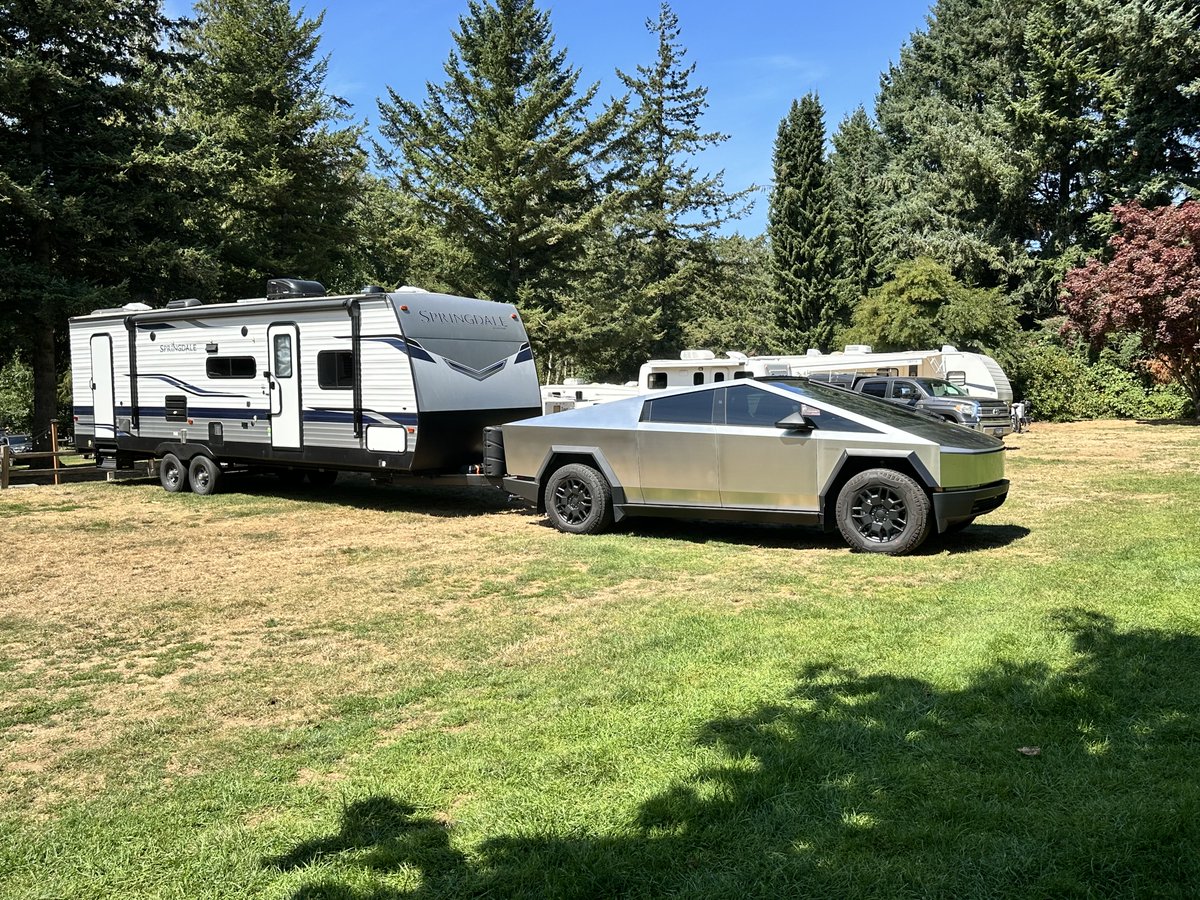 UNSTPBL's tweet photo. @DavidMoss Cybertruck 💯! https://t.co/3mdE1GJbnn