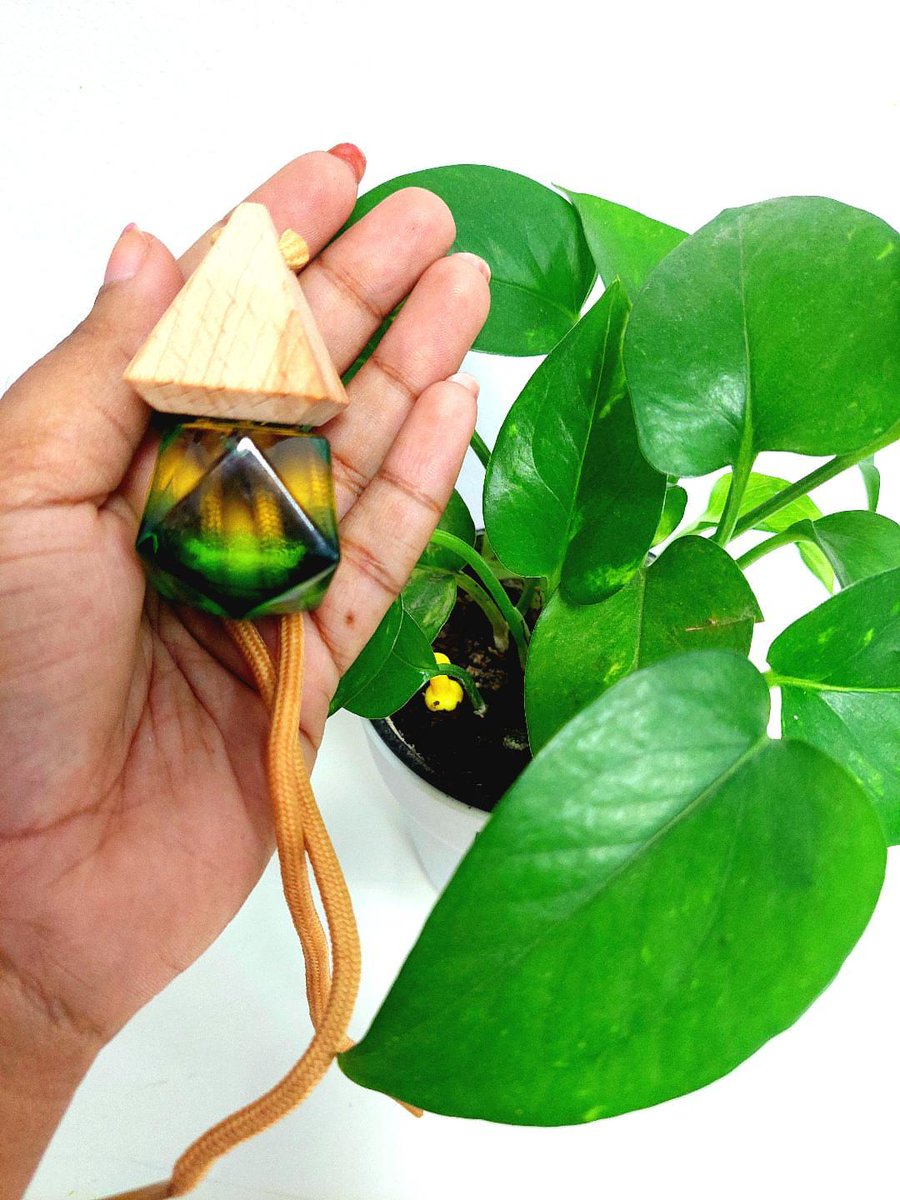 hobinggggggg's tweet photo. Fragrance diffuser hanging bottle

Price 120-200 depends on the fragrance + sf

Rt appreciated 
Dm me if you wanna order. https://t.co/pRhRtHlXLV