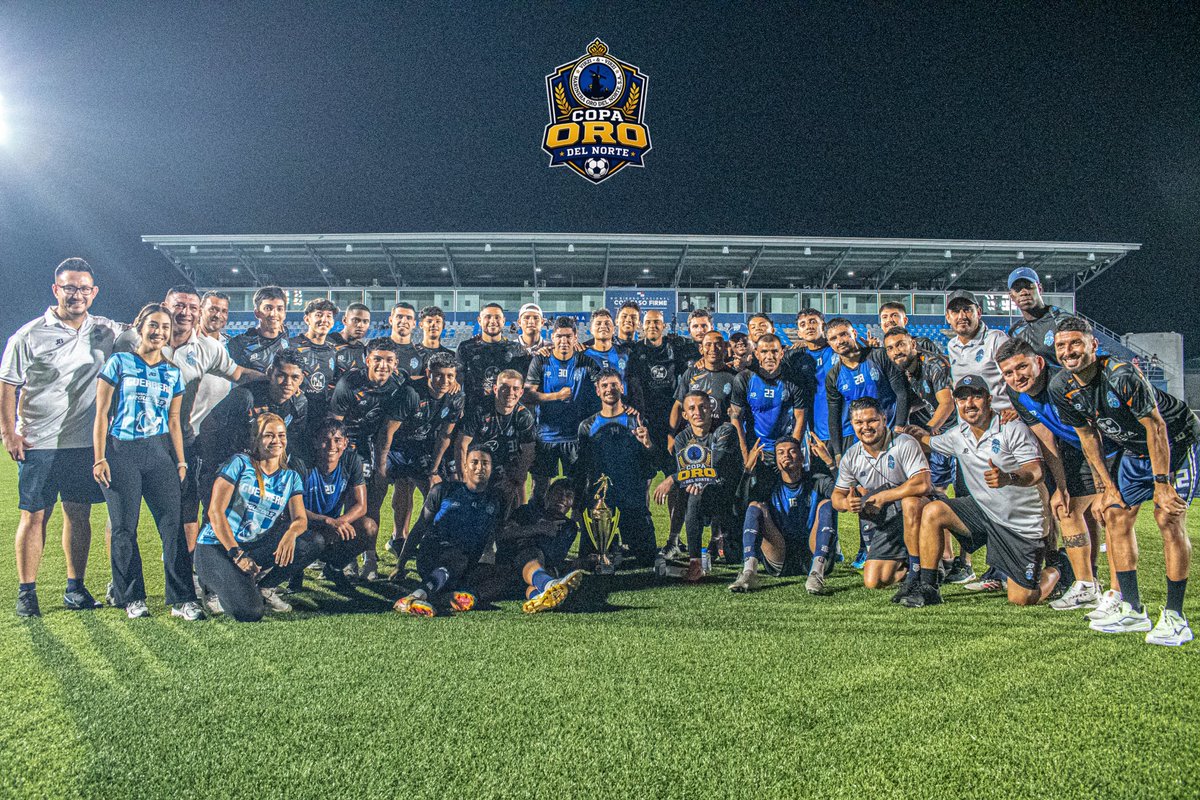 municipalpz's tweet photo. 𝑳𝒂 𝑪𝒐𝒑𝒂 𝑶𝒓𝒐 𝒅𝒆𝒍 𝑵𝒐𝒓𝒕𝒆 𝒆𝒔 𝒏𝒖𝒆𝒔𝒕𝒓𝒂. 🏆💪🏼🇵🇦

¡Gracias Veraguas United FC, un digno rival esta noche! 🤝🏼⚽️🔥

¡Excelente trabajo Guerreros! ¡Vaaaamoooossss! 😤⚔️💙🤍 https://t.co/hasLE1Yhfb