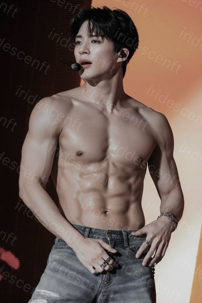 iridescenft's tweet photo. hotter than today’s weather, isn’t it? https://t.co/bEOVHUsOxZ