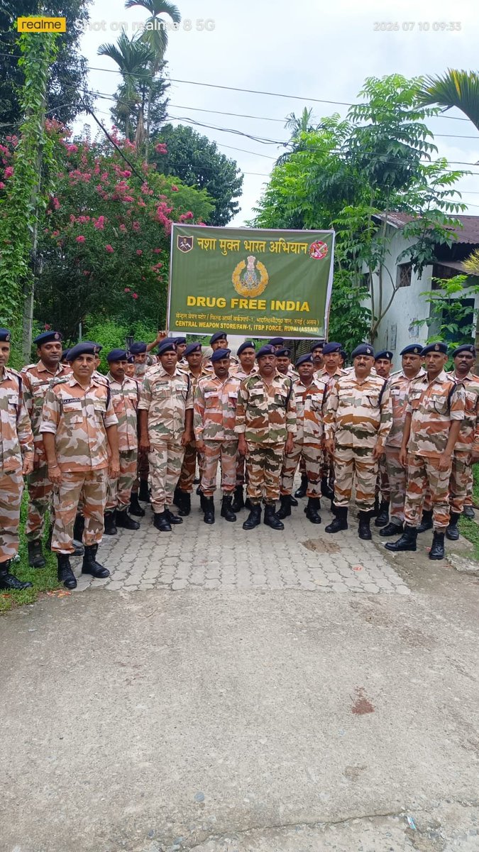 ITBP_official's tweet photo. सेन्ट्रल वेपन स्टोर/FAW-1, #ITBP, रूपई द्वारा "नशा मुक्त भारत" अभियान के अंतर्गत जागरूकता रैली आयोजित की गई।

#Himveers ने स्थानीय नागरिकों को नशे के दुष्प्रभावों के प्रति जागरूक करते हुए नशामुक्त, स्वस्थ एवं सशक्त भारत का संदेश दिया। 🇮🇳 #NashaMuktBharat https://t.co/wfieVepUVv